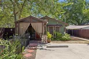 734 Neches St, Lockhart, TX 78644 - Photo 2