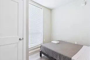 911 W 22nd St, Austin, TX 78705 - Photo 10