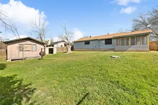 2303 Carolyn Dr, Taylor, TX 76574 - Photo 4