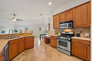 912 Abbeyglen Castle Dr, Pflugerville, TX 78660 - Photo 12