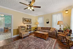 807 Cecelia St, Taylor, TX 76574 - Photo 8