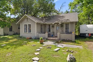 807 Cecelia St, Taylor, TX 76574 - Photo 2