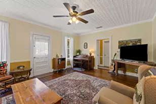 807 Cecelia St, Taylor, TX 76574 - Photo 6