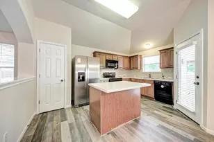 207 Kerley Dr, Hutto, TX 78634 - Photo 10