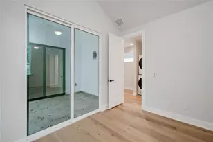 1406 E 2nd St, Austin, TX 78702 - Photo 6