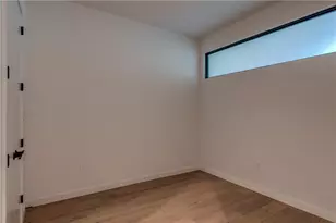 800 Embassy Dr, Austin, TX 78702 - Photo 8