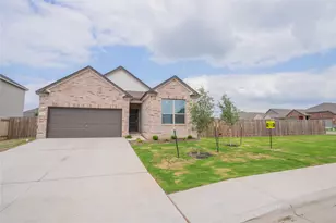 304 Summit Dr, Lockhart, TX 78644 - Photo 2