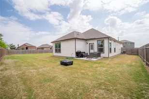 304 Summit Dr, Lockhart, TX 78644 - Photo 24