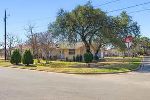 202 Forest St, Georgetown, TX 78626 - Photo 36