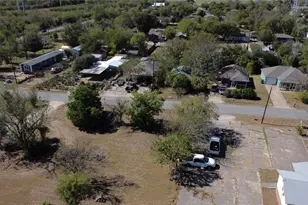 125 2nd Ave, Taylor, TX 76574 - Photo 2