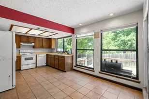 102 Chaparral St, San Marcos, TX 78666 - Photo 6