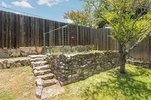 102 Chaparral St, San Marcos, TX 78666 - Photo 26