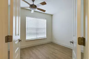 711 W 32nd St, Austin, TX 78705 - Photo 36