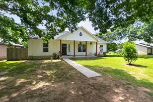 403 Lynch St, Smithville, TX 78957 - Photo 1