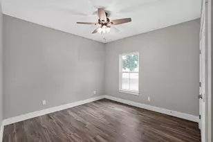 403 Lynch St, Smithville, TX 78957 - Photo 16