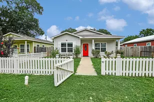 103 East St, Smithville, TX 78957 - Photo 2