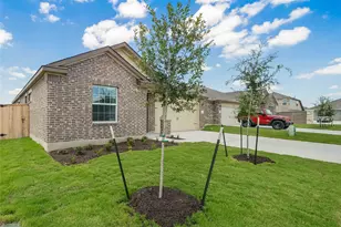 102 Sebring Cir, Hutto, TX 78634 - Photo 2