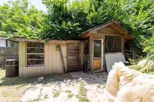 301 Holly Ave, Luling, TX 78648 - Photo 14