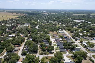 301 Holly Ave, Luling, TX 78648 - Photo 20