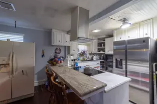 301 Holly Ave, Luling, TX 78648 - Photo 8