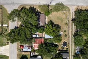 301 Holly Ave, Luling, TX 78648 - Photo 4