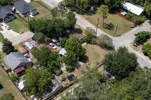 301 Holly Ave, Luling, TX 78648 - Photo 6