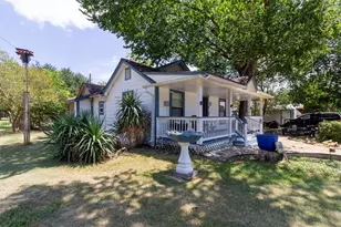 301 Holly Ave, Luling, TX 78648 - Photo 2