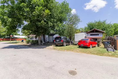 301 Holly Avenue, Luling, TX 78648 - Photo 18