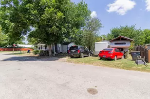 301 Holly Ave, Luling, TX 78648 - Photo 18