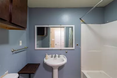 301 Holly Avenue, Luling, TX 78648 - Photo 10