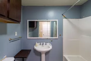 301 Holly Ave, Luling, TX 78648 - Photo 10