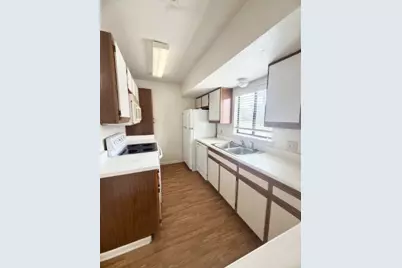 728 W San Antonio Street #108B, Lockhart, TX 78644 - Photo 4