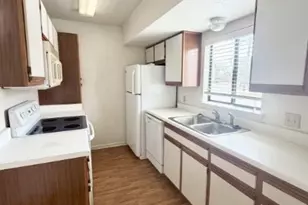 728 W San Antonio St, Lockhart, TX 78644 - Photo 4