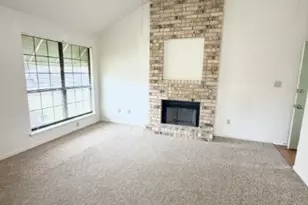 728 W San Antonio St, Lockhart, TX 78644 - Photo 2