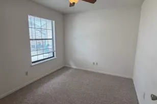 728 W San Antonio St, Lockhart, TX 78644 - Photo 10