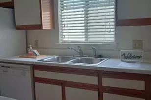 728 W San Antonio St, Lockhart, TX 78644 - Photo 1