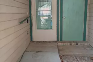 728 W San Antonio St, Lockhart, TX 78644 - Photo 10