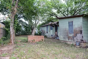 803 3rd St, Lockhart, TX 78644 - Photo 8