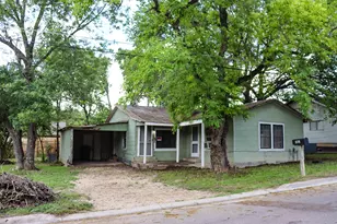 803 3rd St, Lockhart, TX 78644 - Photo 2