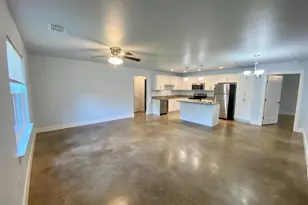 300 Pendergrass St, Smithville, TX 78957 - Photo 2