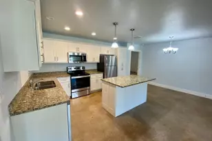 300 Pendergrass St, Smithville, TX 78957 - Photo 4