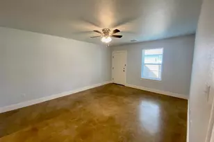 300 Pendergrass St, Smithville, TX 78957 - Photo 10