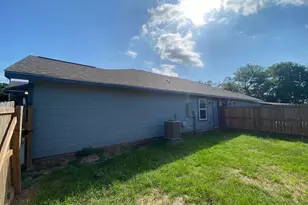 300 Pendergrass St, Smithville, TX 78957 - Photo 16