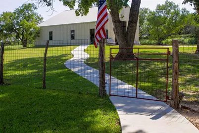 405 Frederick Road, Fredericksburg, TX 78624 - Photo 20