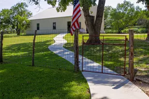 405 Frederick Rd, Fredericksburg, TX 78624 - Photo 20