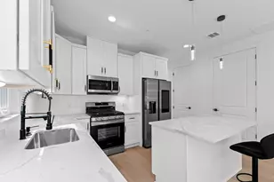 5305 Ledesma Rd, Austin, TX 78721 - Photo 2