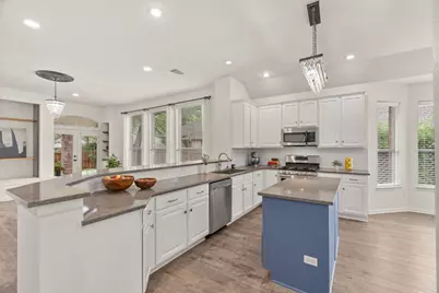 6409 Salcon Cliff Drive, Austin, TX 78749 - Photo 10
