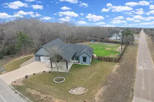 105 Laumaia Ln, Bastrop, TX 78602 - Photo 2