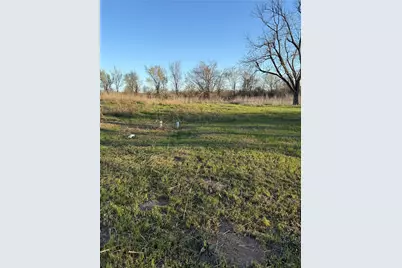 1304 E Cameron Avenue, Rockdale, TX 76567 - Photo 8