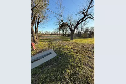 1304 E Cameron Avenue, Rockdale, TX 76567 - Photo 14